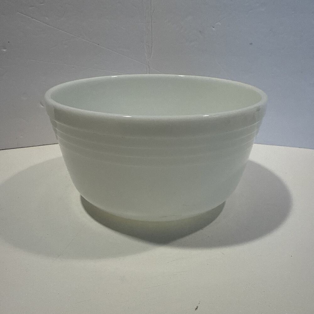 Vintage Pyrex Hamilton Beach Large 8.5" White Milk Glass Ribbed Mixing Bowl USA